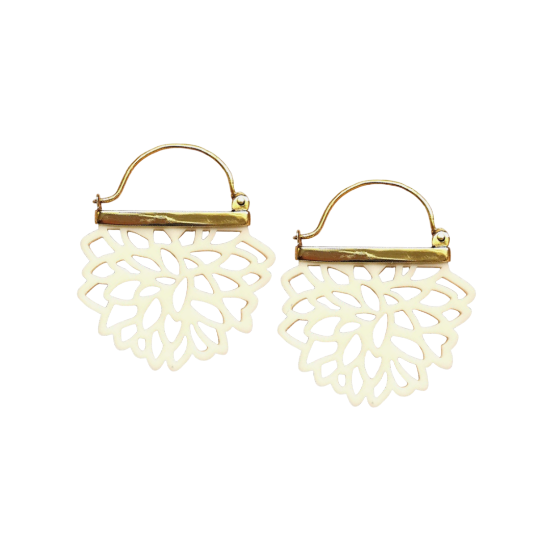 MEDIUM IVORY HALF DALIA EARRINGS