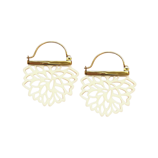 MEDIUM IVORY HALF DALIA EARRINGS