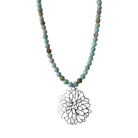 LARGE DALIA NECKLACE IN SILVER WITH NATURAL BEADS